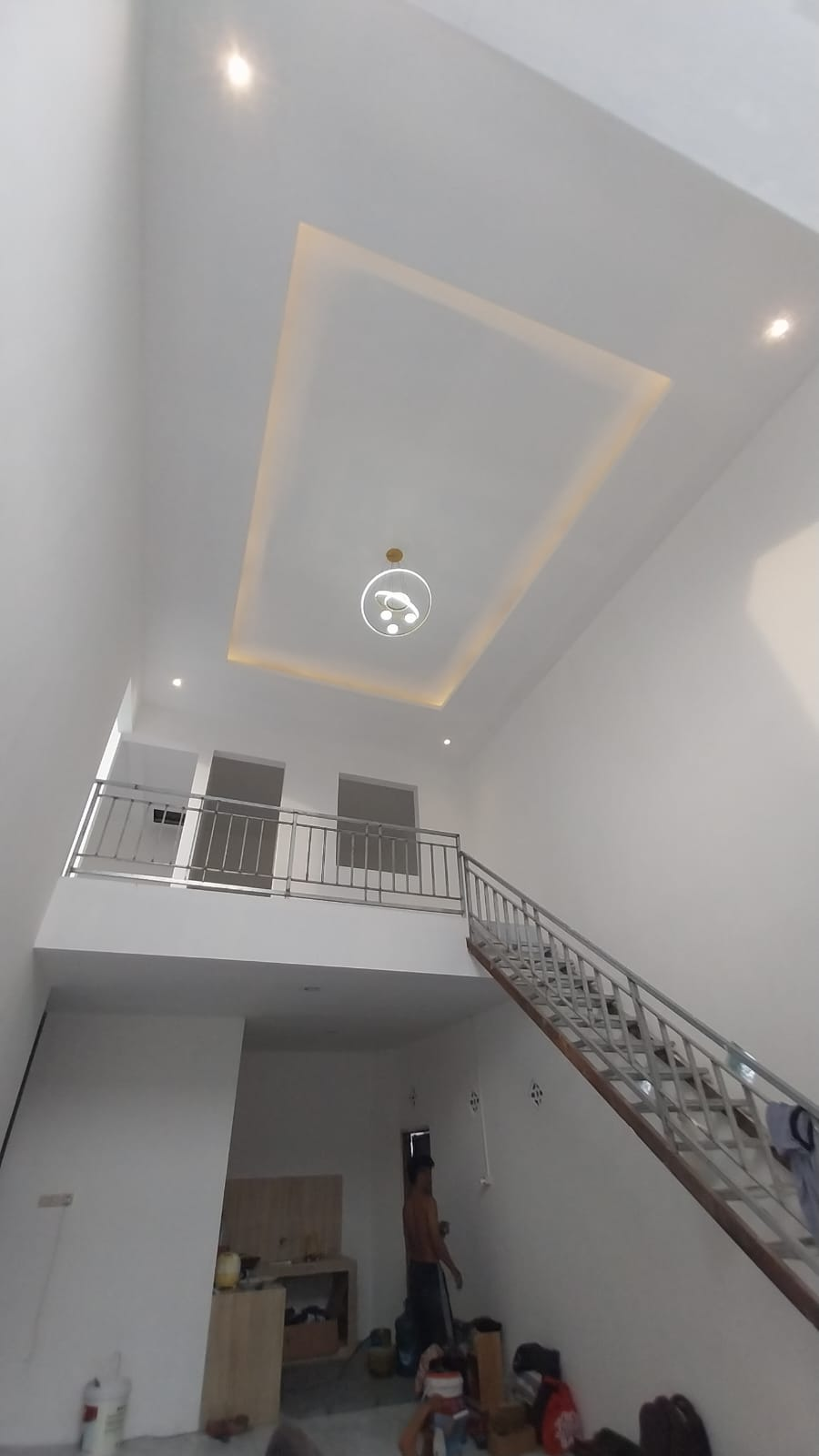 Pembangunan Rumah Mezanin Modern 1.5 Lantai